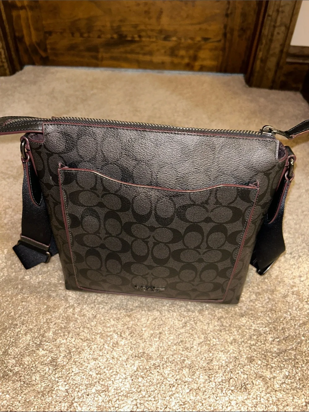 Coach Men's Signature Messenger Bag in Charcoal/Black
